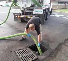 تفريغ وتنظيف البيارات بأحدث المعدات