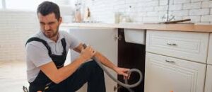 تنظيف مواسير الصرف الصحي لتجنب الروائح الكريهة