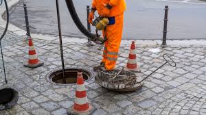 تفريغ المجاري من المخلفات بسرعة وأمان